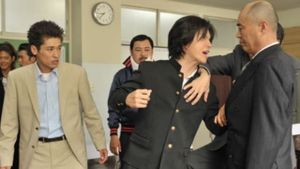 Ce soir, le deuxième chapitre s'ouvre : une victoire miraculeuse ! Et puis, un départ en larmes...